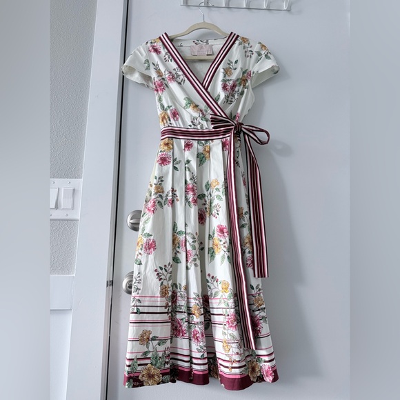 Anthropologie Gal Meets Glam Teresa Floral Wrap Dress Size 6
Tradwife - Picture 13 of 16